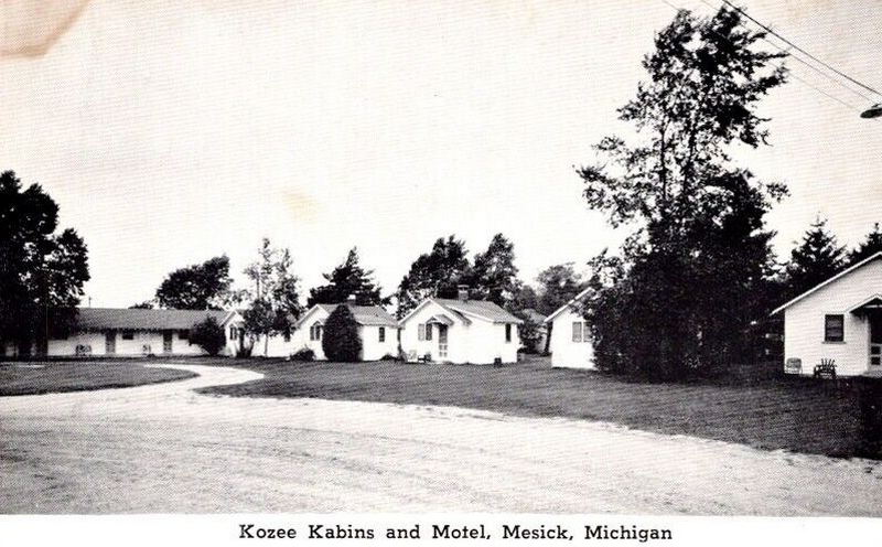 Kozee Cabins and Motel (Snow Shoe Cabins) - Vintage Postcard